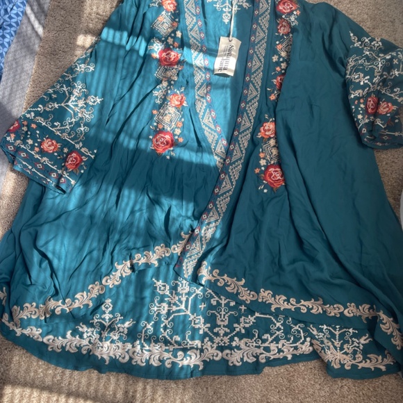 Savanna Jane floral kimono - Picture 3 of 3